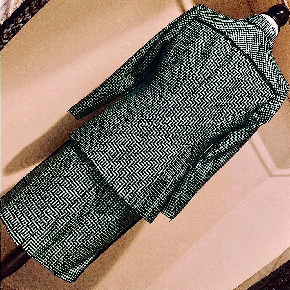 Carlisle Women’s Houndstooth Wool Business Suit - Picture 16 of 16
